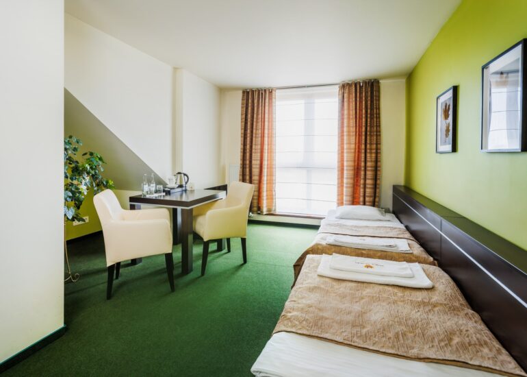 Pokój z dwoma pojedynczymi łóżkami