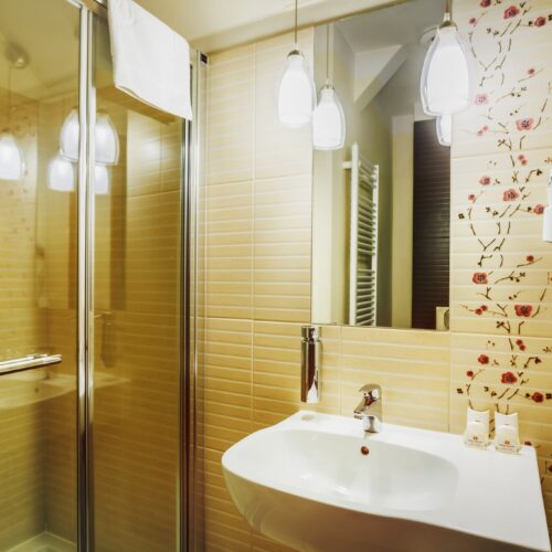 Pokój z dwoma pojedynczymi łóżkami