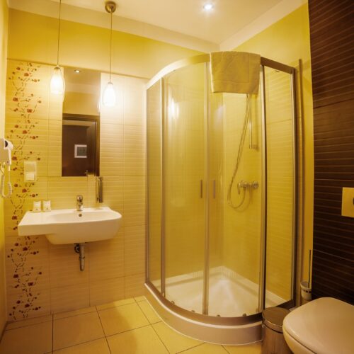 Pokój dwuosobowy z łóżkiem małżeńskim