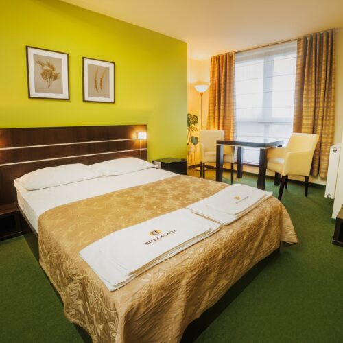 Pokój Deluxe z łóżkiem małżeńskim i pojedynczym