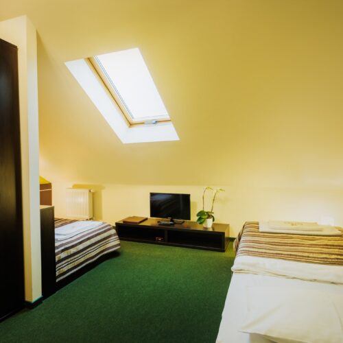 Pokój z dwoma pojedynczymi łóżkami