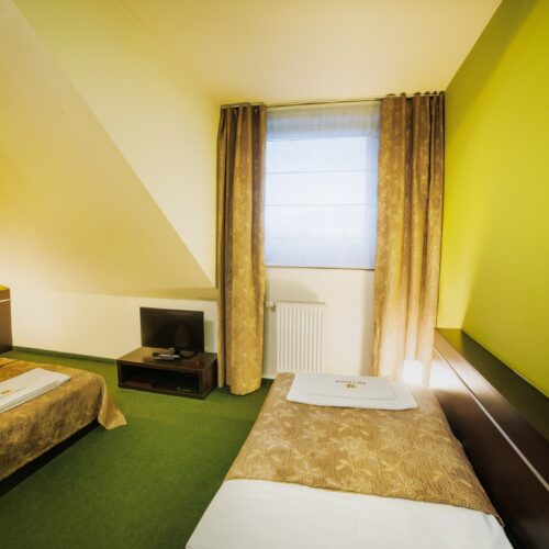 Pokój z dwoma pojedynczymi łóżkami